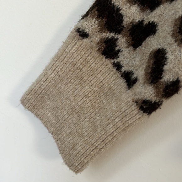 Leopard print sweater, animal, print sweater, cheetah, print sweater - Picture 4 of 6
